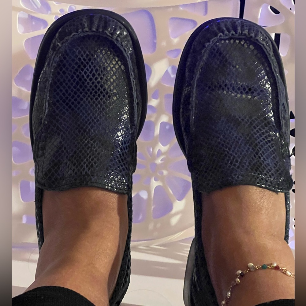 Apostrophe Leather Ratler Loafers Women Sz 8 Blue Made In Brazil Good condition